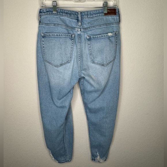 Hollister Women's High-Rise Mom Distressed Jean- Sz 11R - Picture 9 of 11